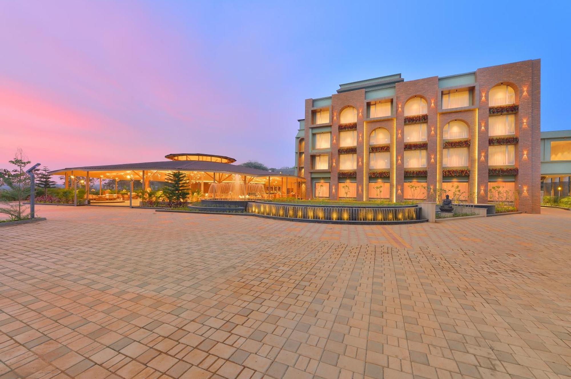 Urbane By Treat Daman Hotel Екстериор снимка